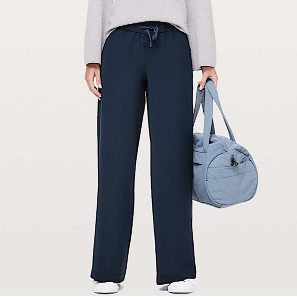 Lululemon On The‎ Fly Pant Wide Leg 31" True Navy 6